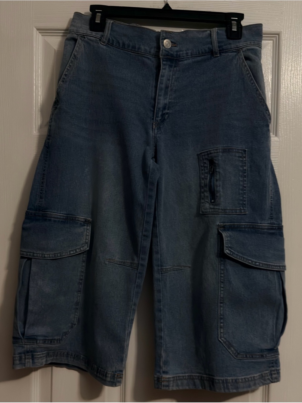 Madden Girl Jolts- Relaxed Women’s Fit Light Wash Jeans